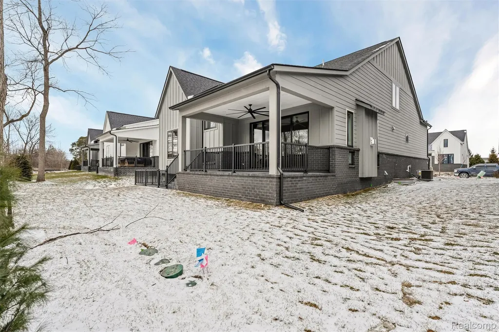 66 South Trail Court Troy City MI 48083