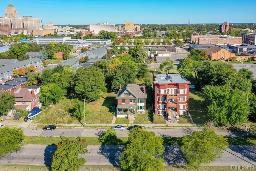243 E Edsel Ford Freeway Detroit City MI 48202