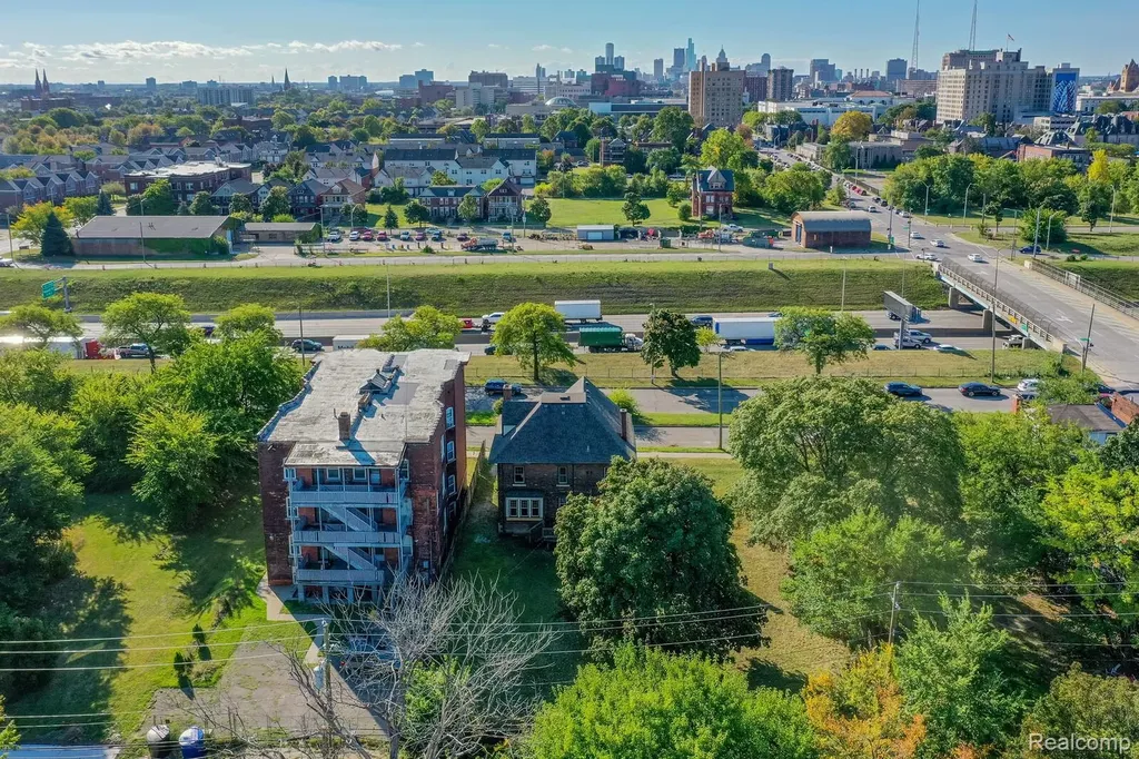 243 E Edsel Ford Freeway Detroit City MI 48202