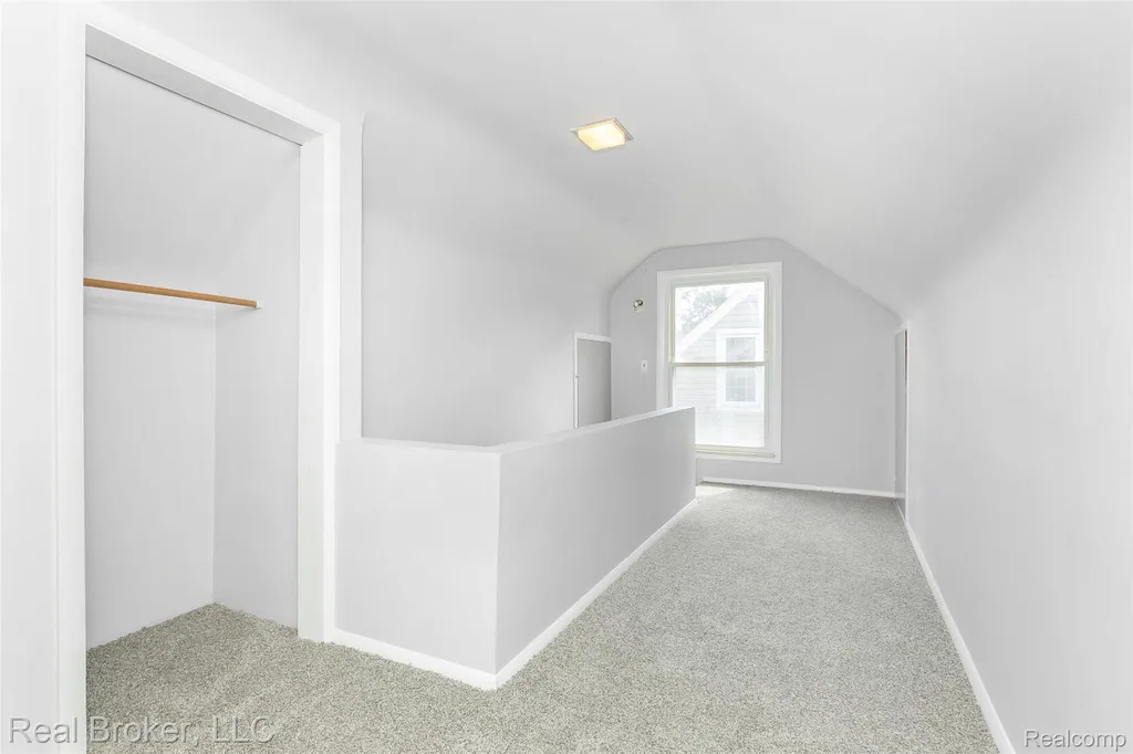 28740 Fairfax Street Southfield City MI 48076