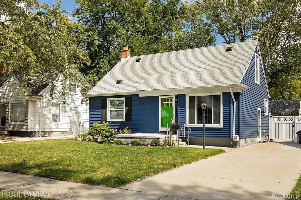 28740 Fairfax Street Southfield City MI 48076