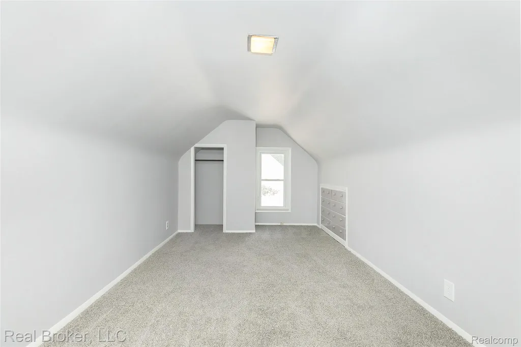 28740 Fairfax Street Southfield City MI 48076