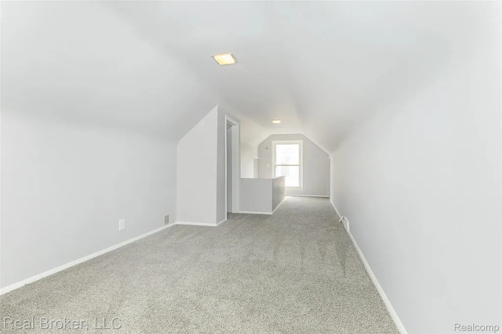 28740 Fairfax Street Southfield City MI 48076