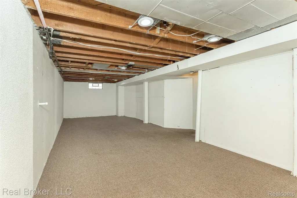 28740 Fairfax Street Southfield City MI 48076