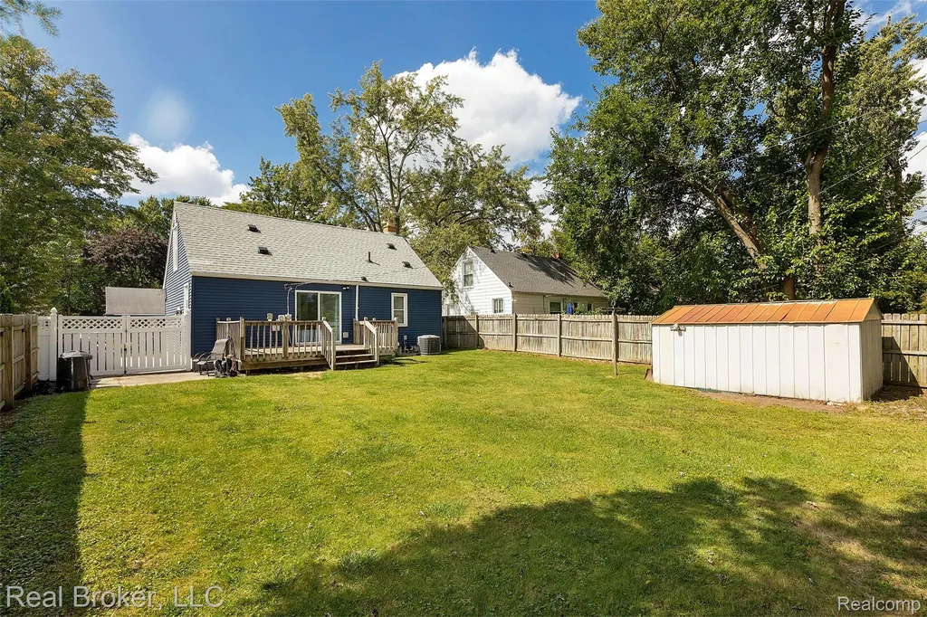 28740 Fairfax Street Southfield City MI 48076