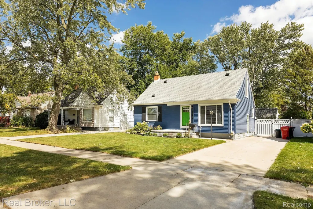 28740 Fairfax Street Southfield City MI 48076