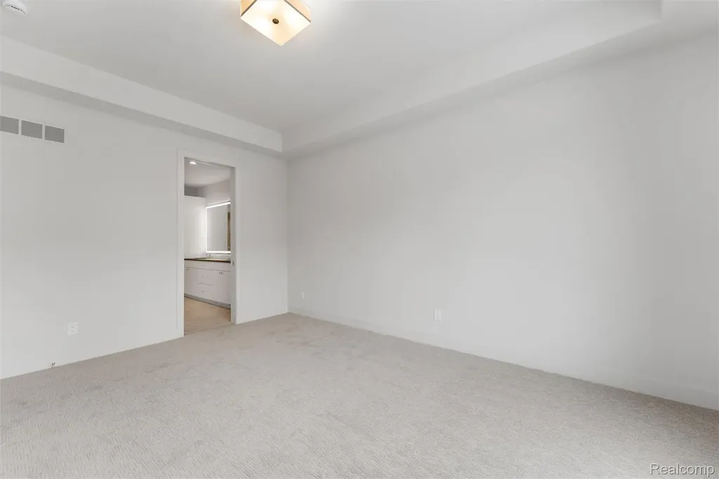 39 South Trail Court Troy City MI 48083