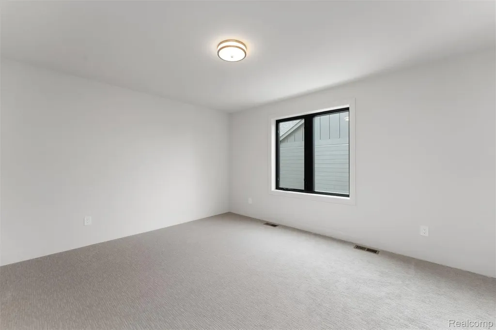 39 South Trail Court Troy City MI 48083