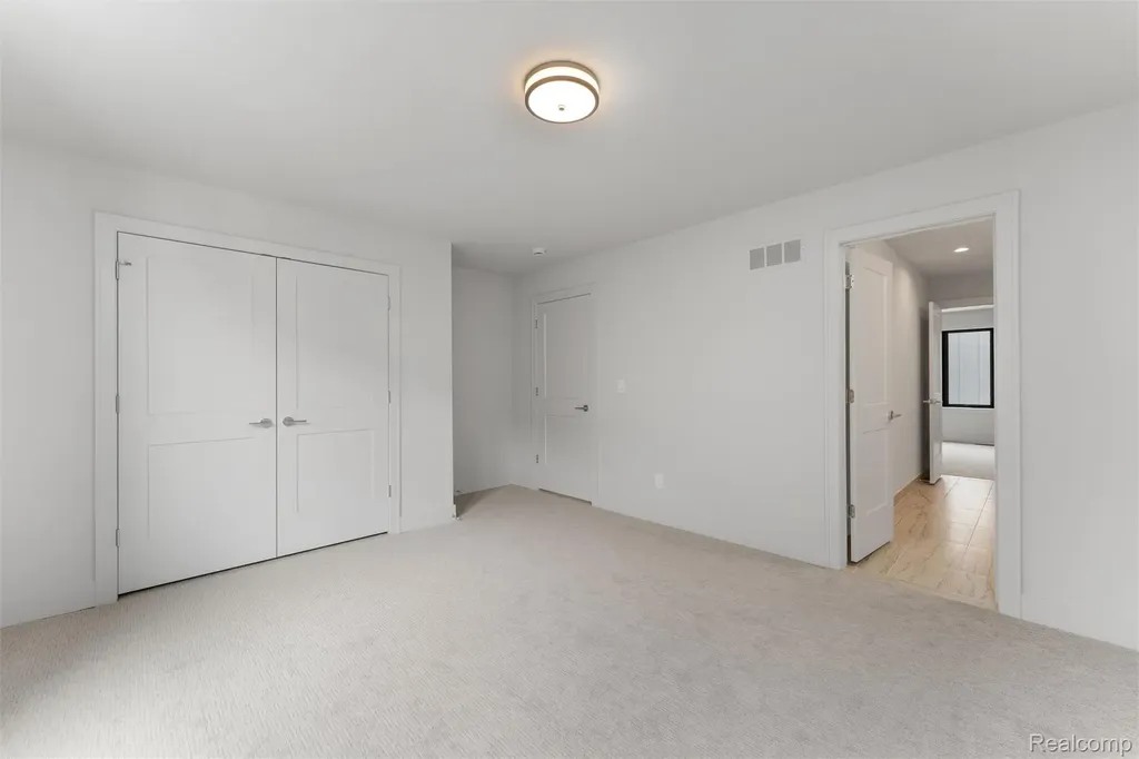 39 South Trail Court Troy City MI 48083
