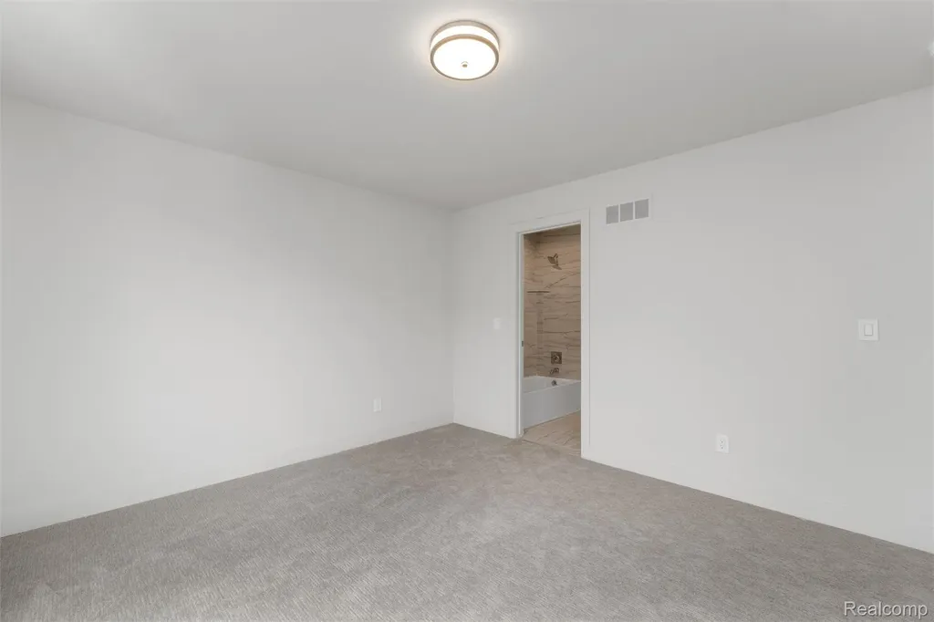 39 South Trail Court Troy City MI 48083