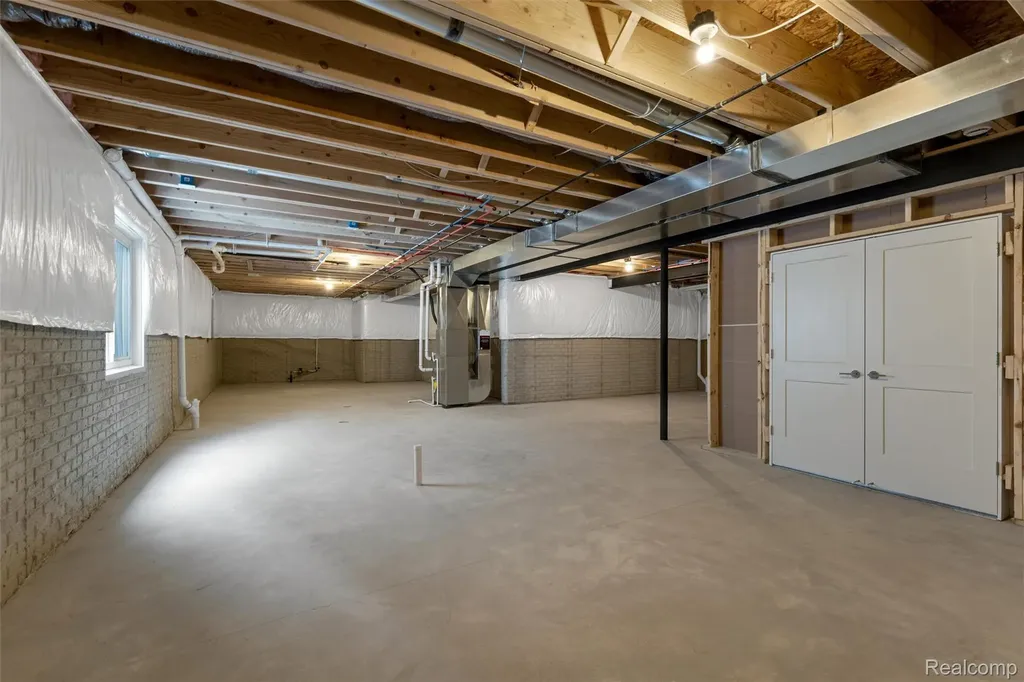 39 South Trail Court Troy City MI 48083