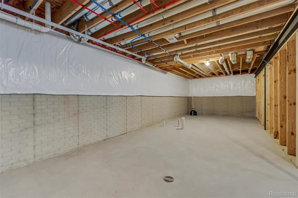 39 South Trail Court Troy City MI 48083