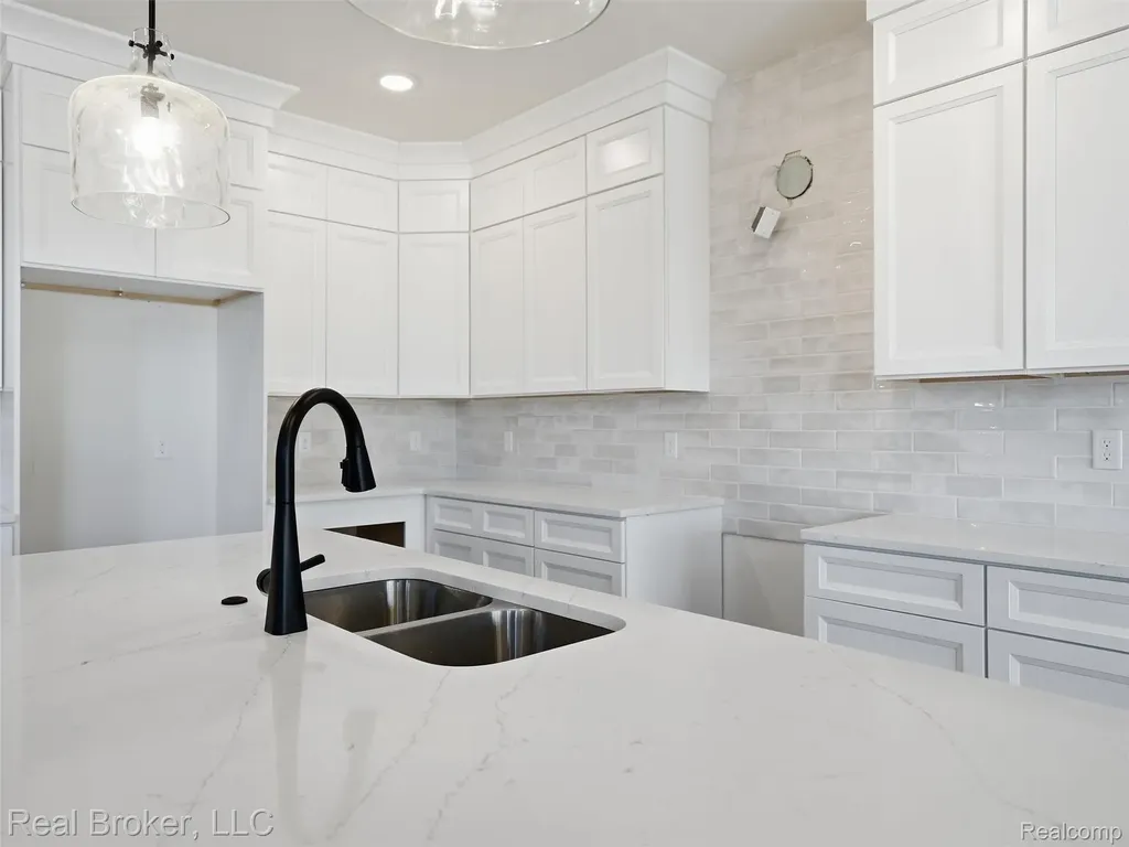 35689 Windridge Drive New Baltimore City MI 48047