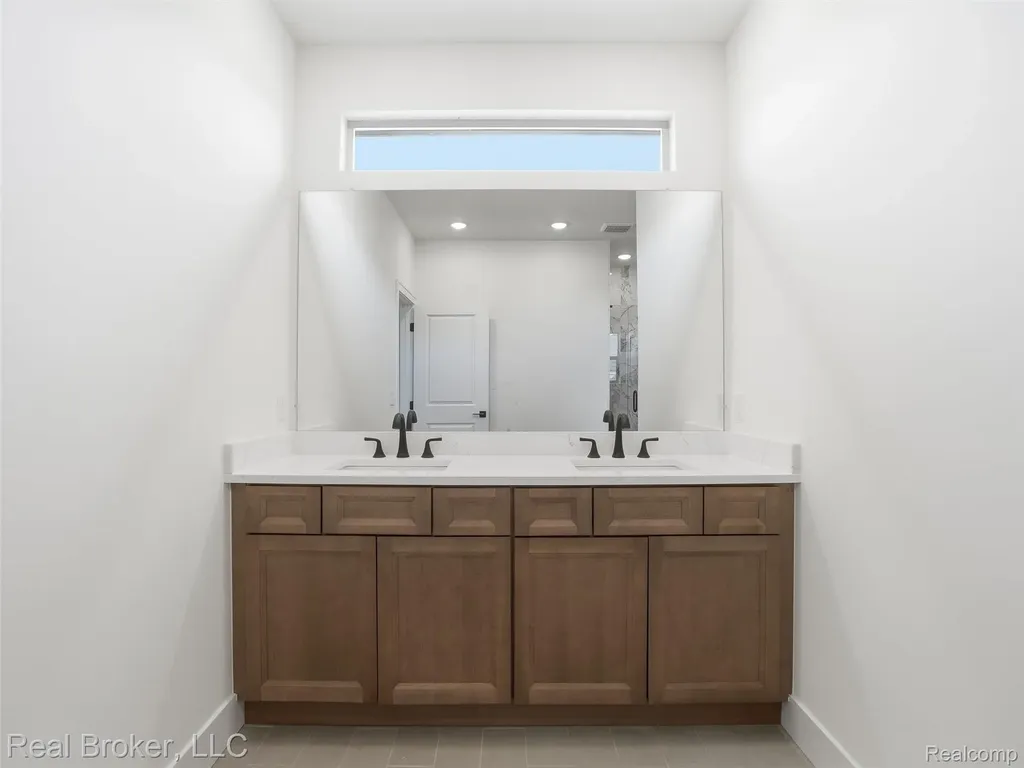 35689 Windridge Drive New Baltimore City MI 48047