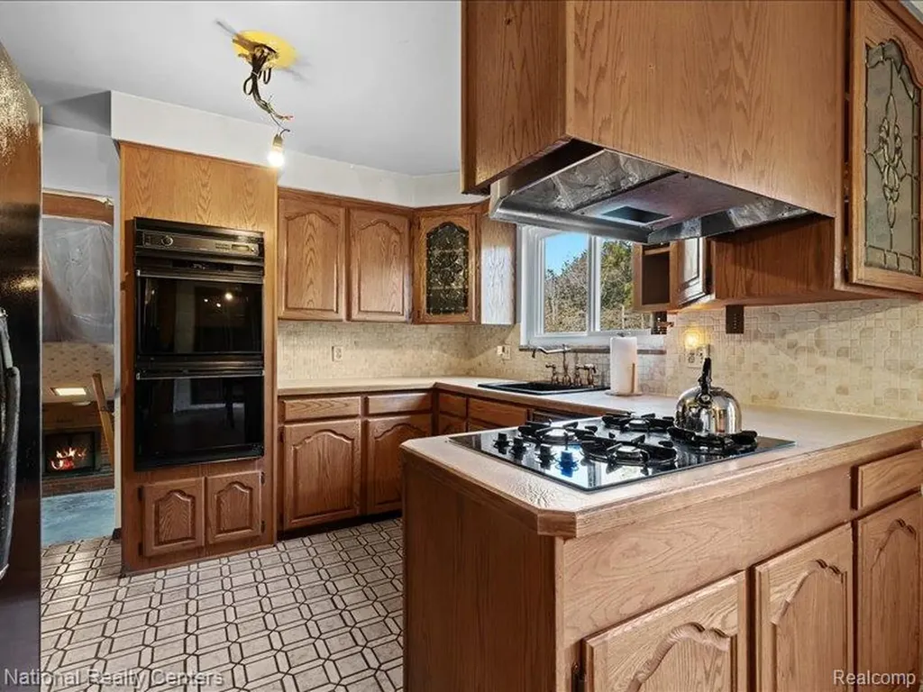 33195 Swallow Drive Rockwood City MI 48173