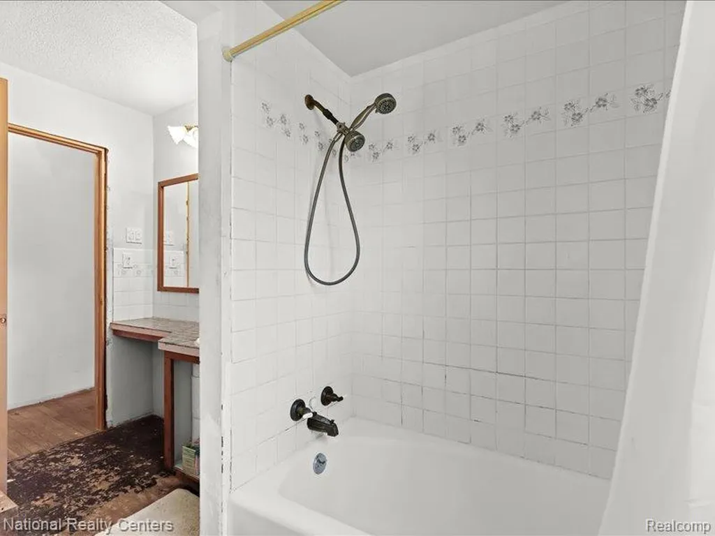 33195 Swallow Drive Rockwood City MI 48173