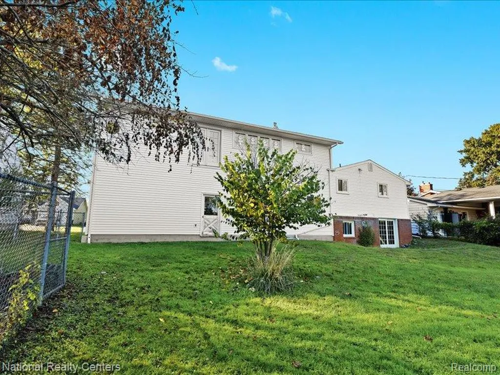 33195 Swallow Drive Rockwood City MI 48173