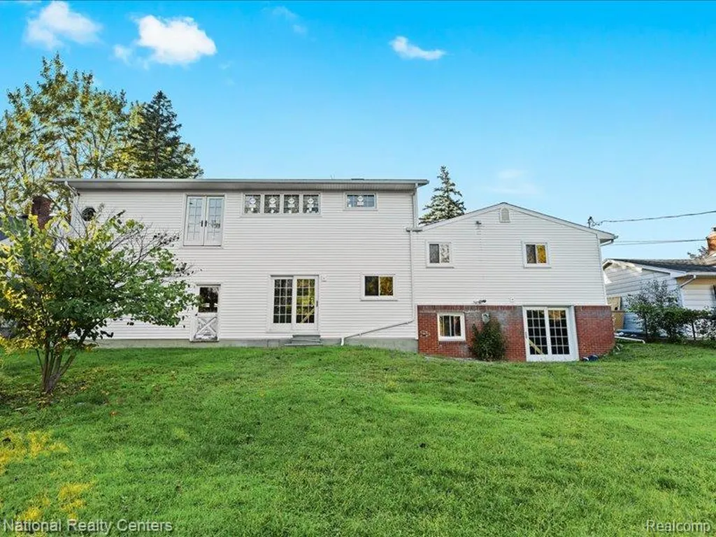 33195 Swallow Drive Rockwood City MI 48173