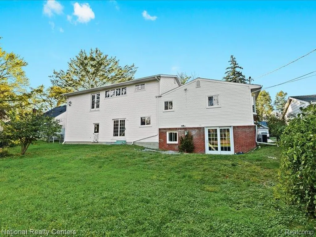 33195 Swallow Drive Rockwood City MI 48173