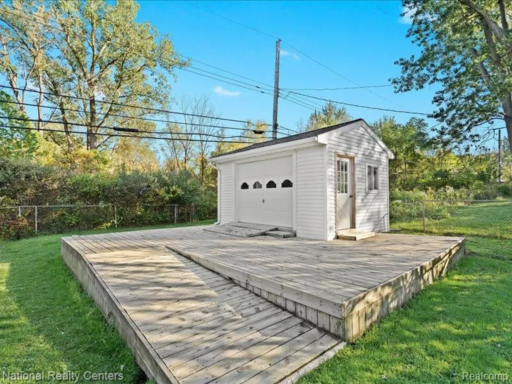 33195 Swallow Drive Rockwood City MI 48173