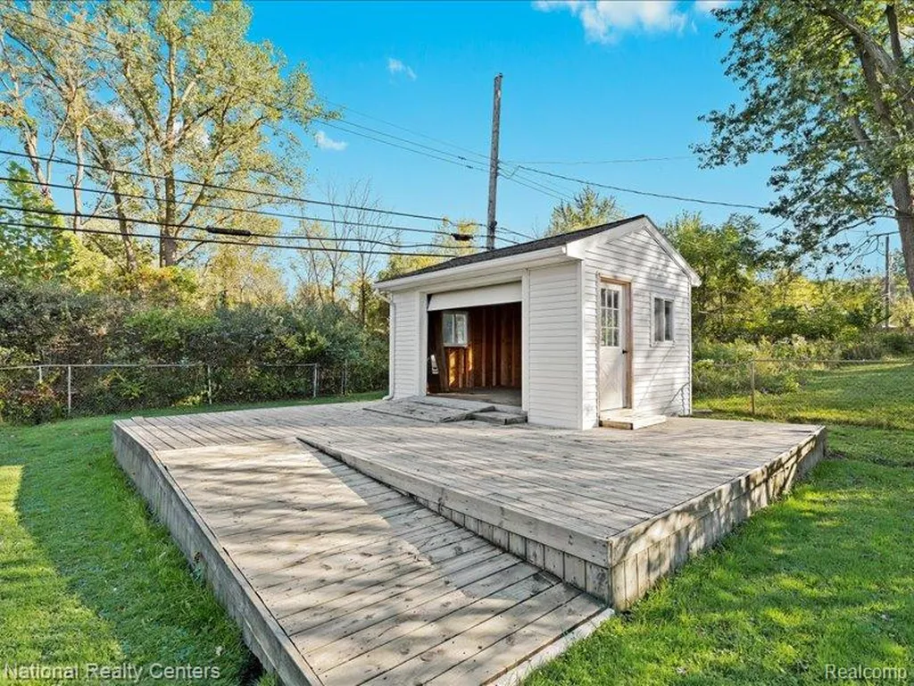 33195 Swallow Drive Rockwood City MI 48173