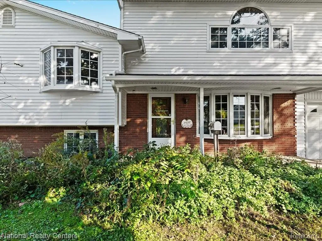 33195 Swallow Drive Rockwood City MI 48173