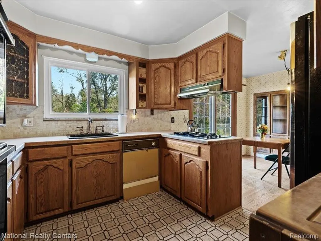 33195 Swallow Drive Rockwood City MI 48173