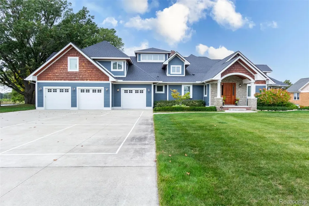 302 Tanview Drive Oxford Charter Township MI 48371