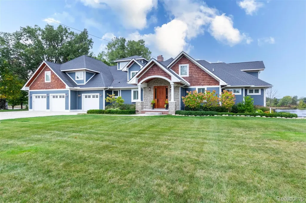 302 Tanview Drive Oxford Charter Township MI 48371
