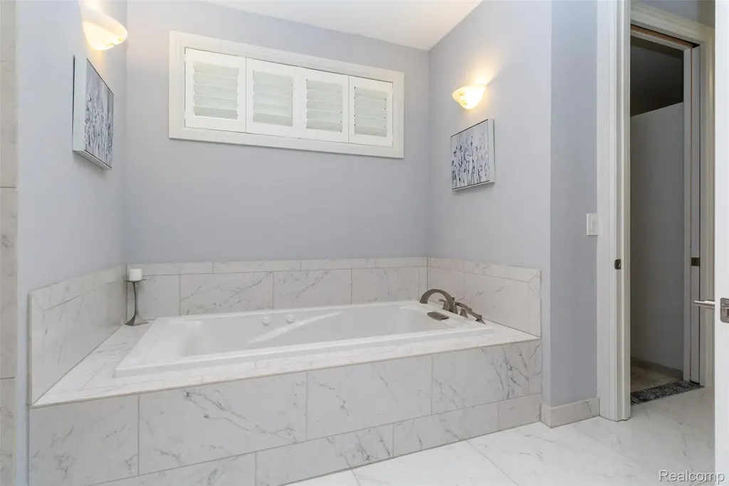 302 Tanview Drive Oxford Charter Township MI 48371
