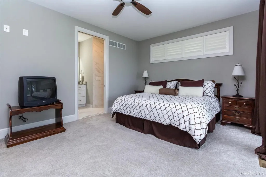 302 Tanview Drive Oxford Charter Township MI 48371