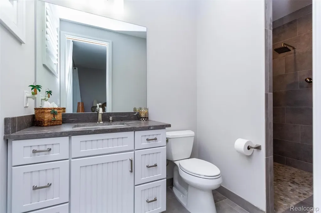 302 Tanview Drive Oxford Charter Township MI 48371