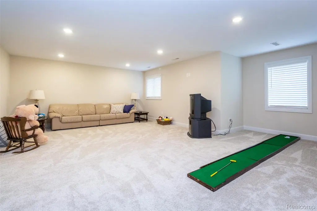 302 Tanview Drive Oxford Charter Township MI 48371