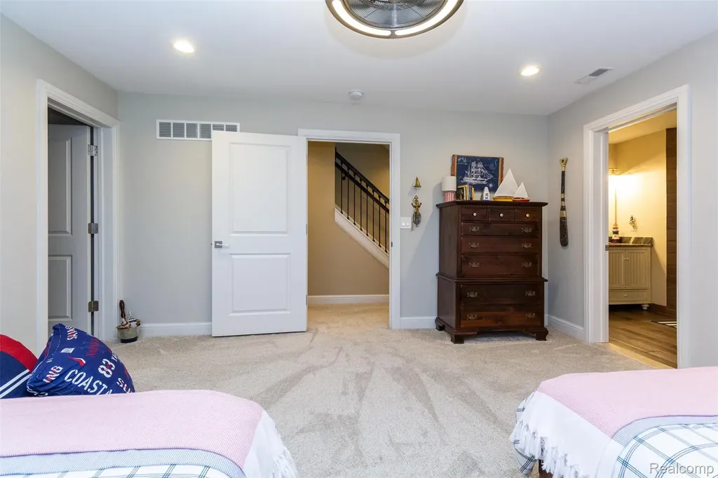 302 Tanview Drive Oxford Charter Township MI 48371