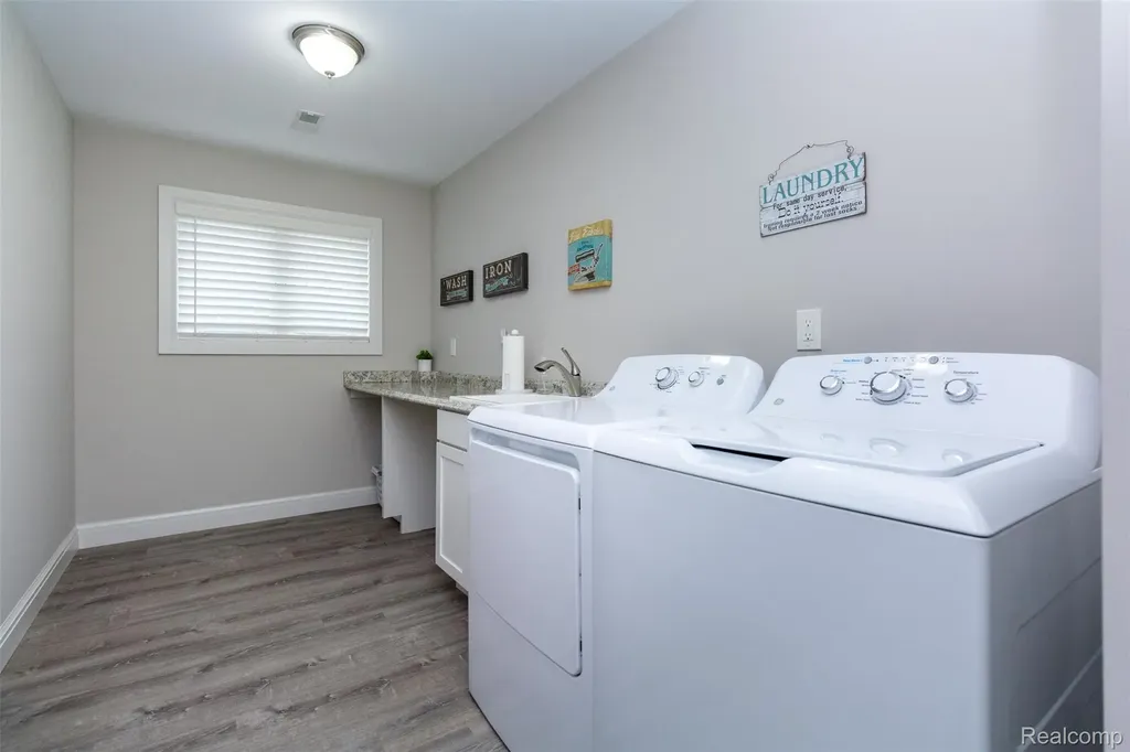 302 Tanview Drive Oxford Charter Township MI 48371
