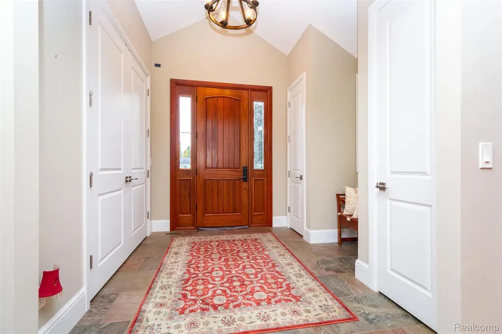 302 Tanview Drive Oxford Charter Township MI 48371
