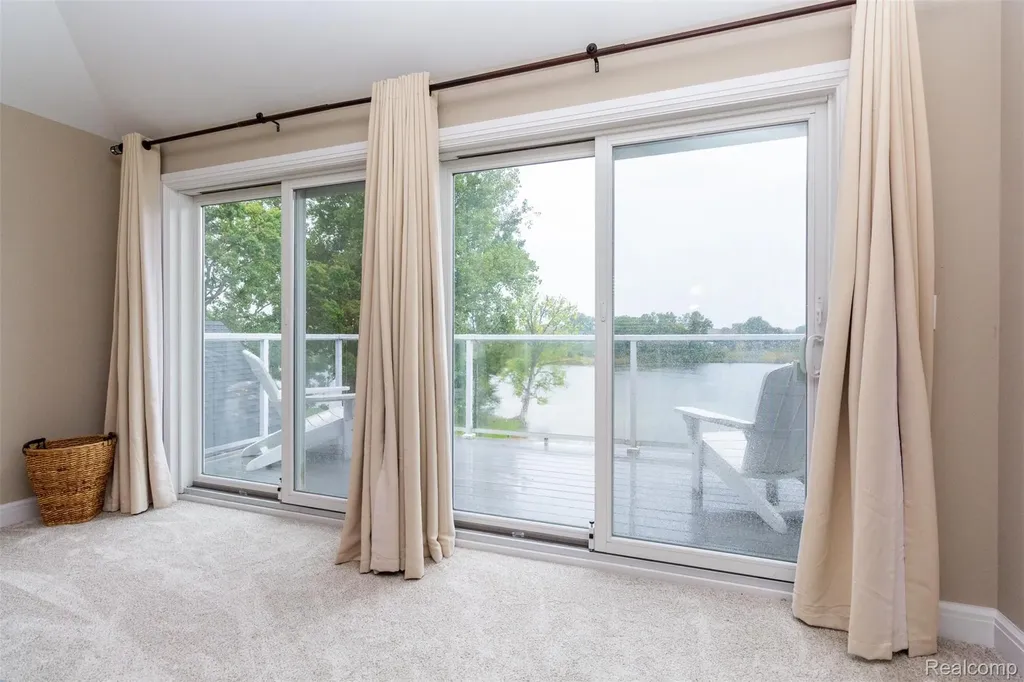 302 Tanview Drive Oxford Charter Township MI 48371
