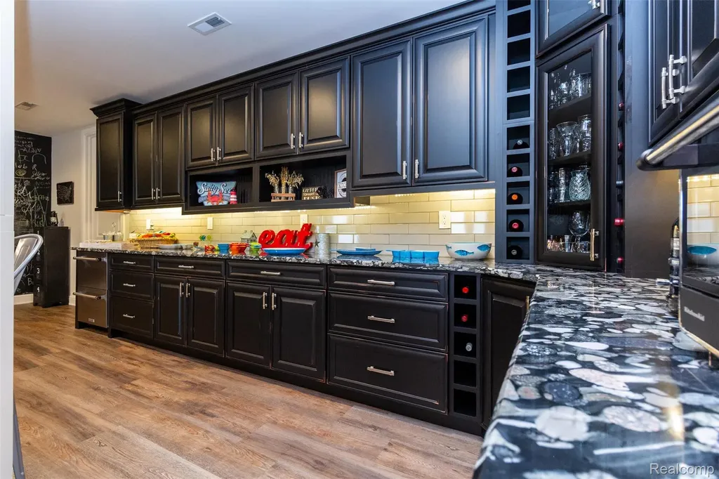 302 Tanview Drive Oxford Charter Township MI 48371