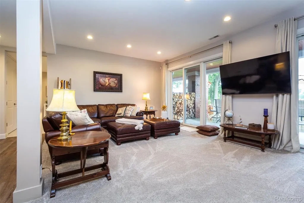 302 Tanview Drive Oxford Charter Township MI 48371