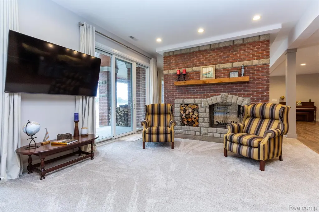 302 Tanview Drive Oxford Charter Township MI 48371