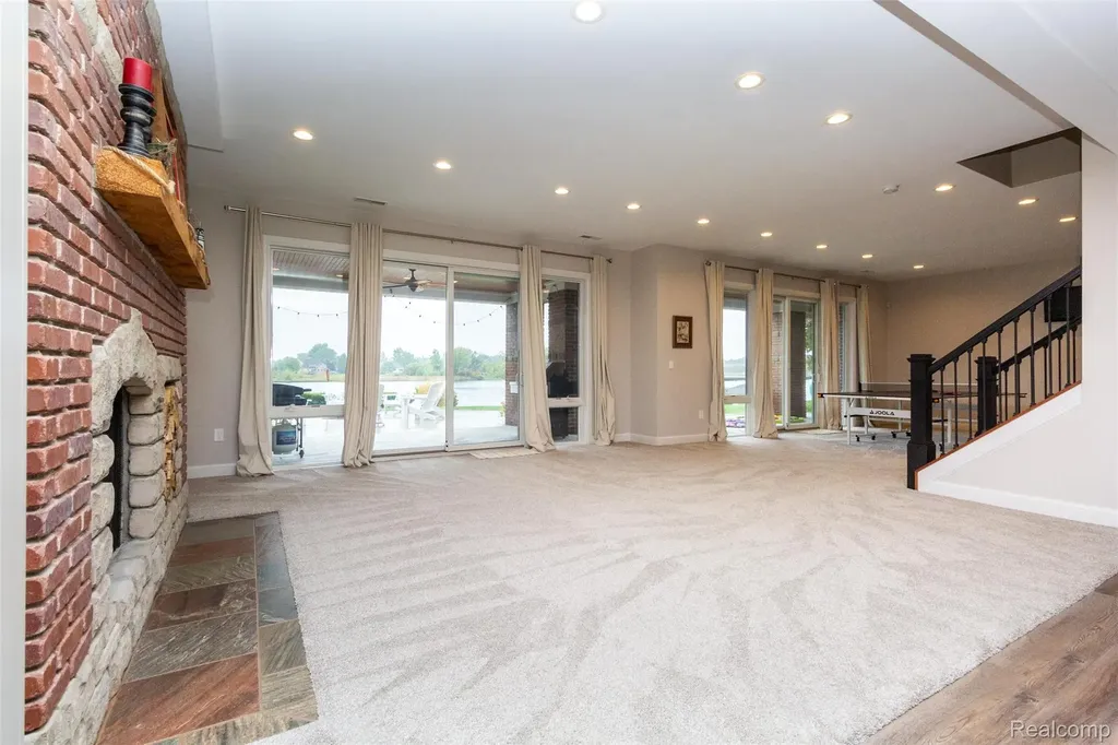 302 Tanview Drive Oxford Charter Township MI 48371