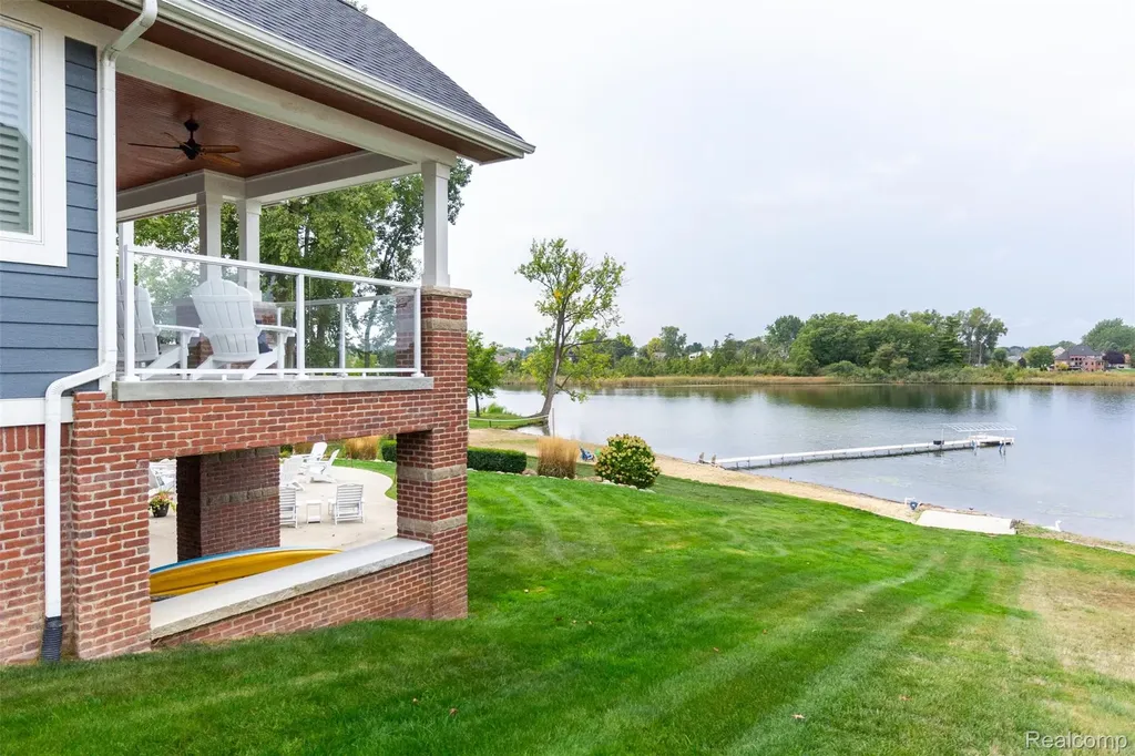 302 Tanview Drive Oxford Charter Township MI 48371