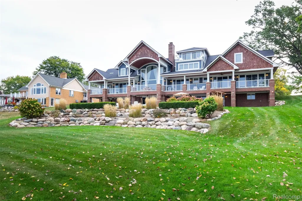 302 Tanview Drive Oxford Charter Township MI 48371
