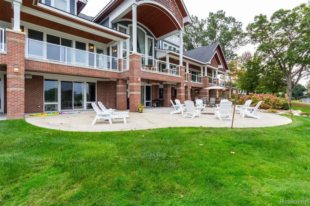 302 Tanview Drive Oxford Charter Township MI 48371