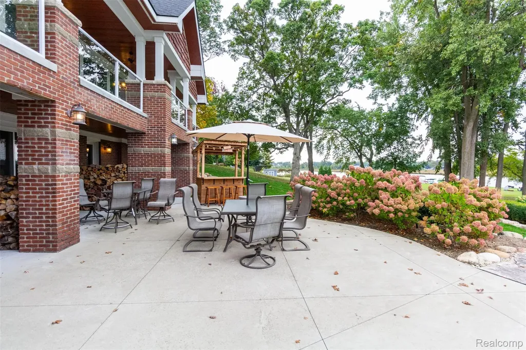 302 Tanview Drive Oxford Charter Township MI 48371