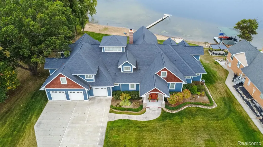 302 Tanview Drive Oxford Charter Township MI 48371