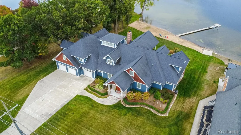 302 Tanview Drive Oxford Charter Township MI 48371