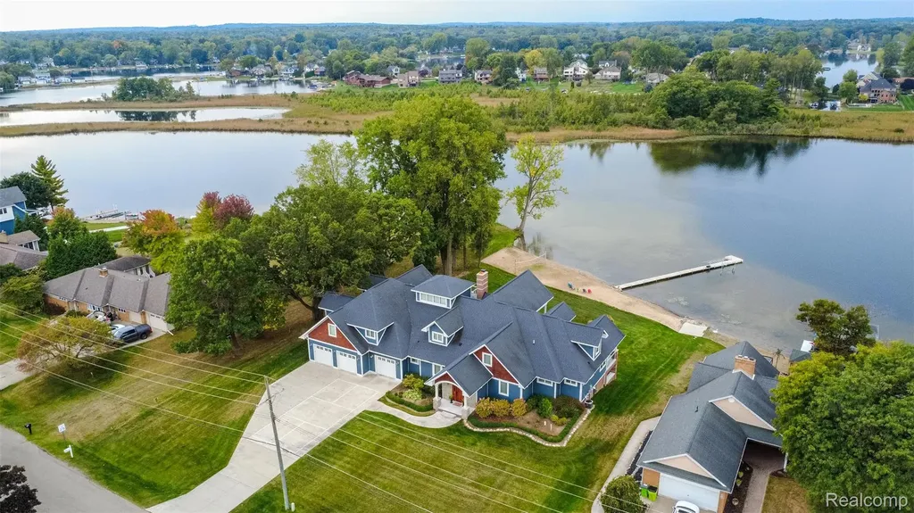 302 Tanview Drive Oxford Charter Township MI 48371