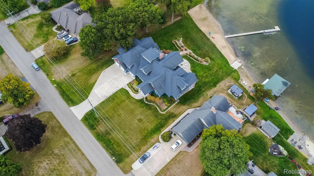 302 Tanview Drive Oxford Charter Township MI 48371