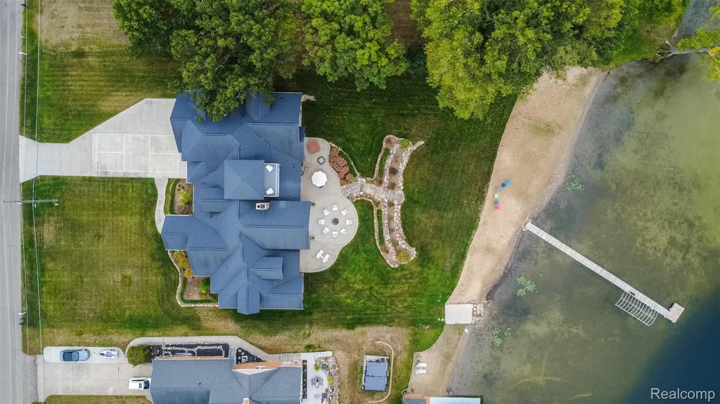 302 Tanview Drive Oxford Charter Township MI 48371